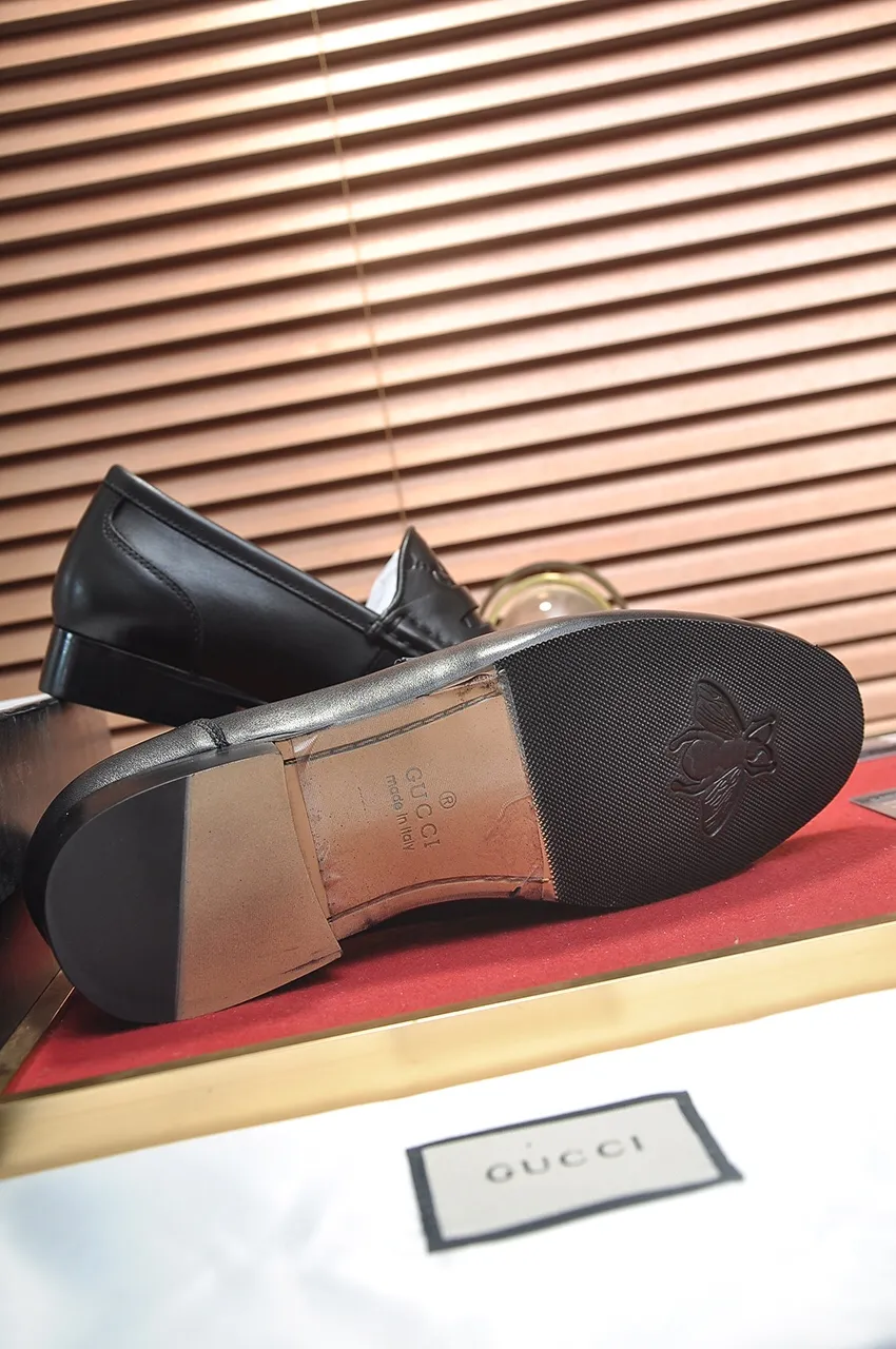 Men's shoes💰500💶Italy's top luxury men's shoe giant (GUCCI) (Gucci) (full cowhide lining) new arrival🍃Original European style🔰 Pleasant to the eye😍In order to make the shoes more durable and non-deformable🌀The production continues to follow traditional methods but there is still no lack of innovation💪Choose original sheepskin for the leather♻️ Smooth and natural And extra bright ⭐Made of imported cowhide, the first choice of rich people 38-45 (45 customized)